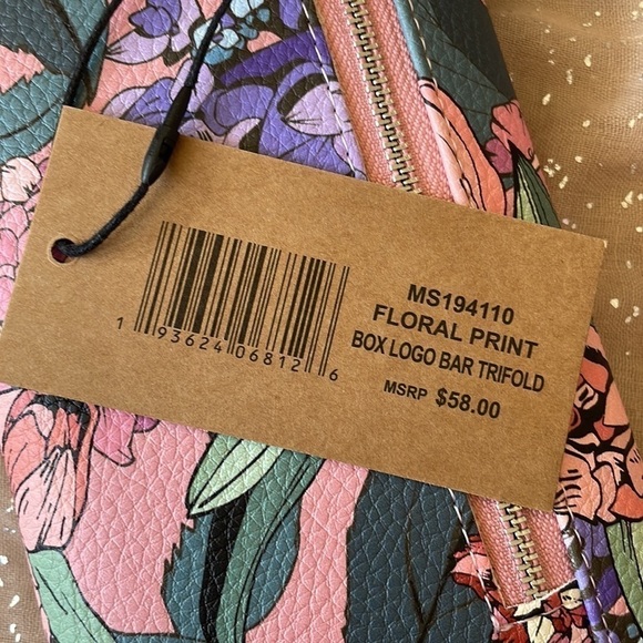 Brand New Steve Madden Pink Floral Print Box Logo Bar Silver Tone Trifold Wallet - Picture 7 of 14